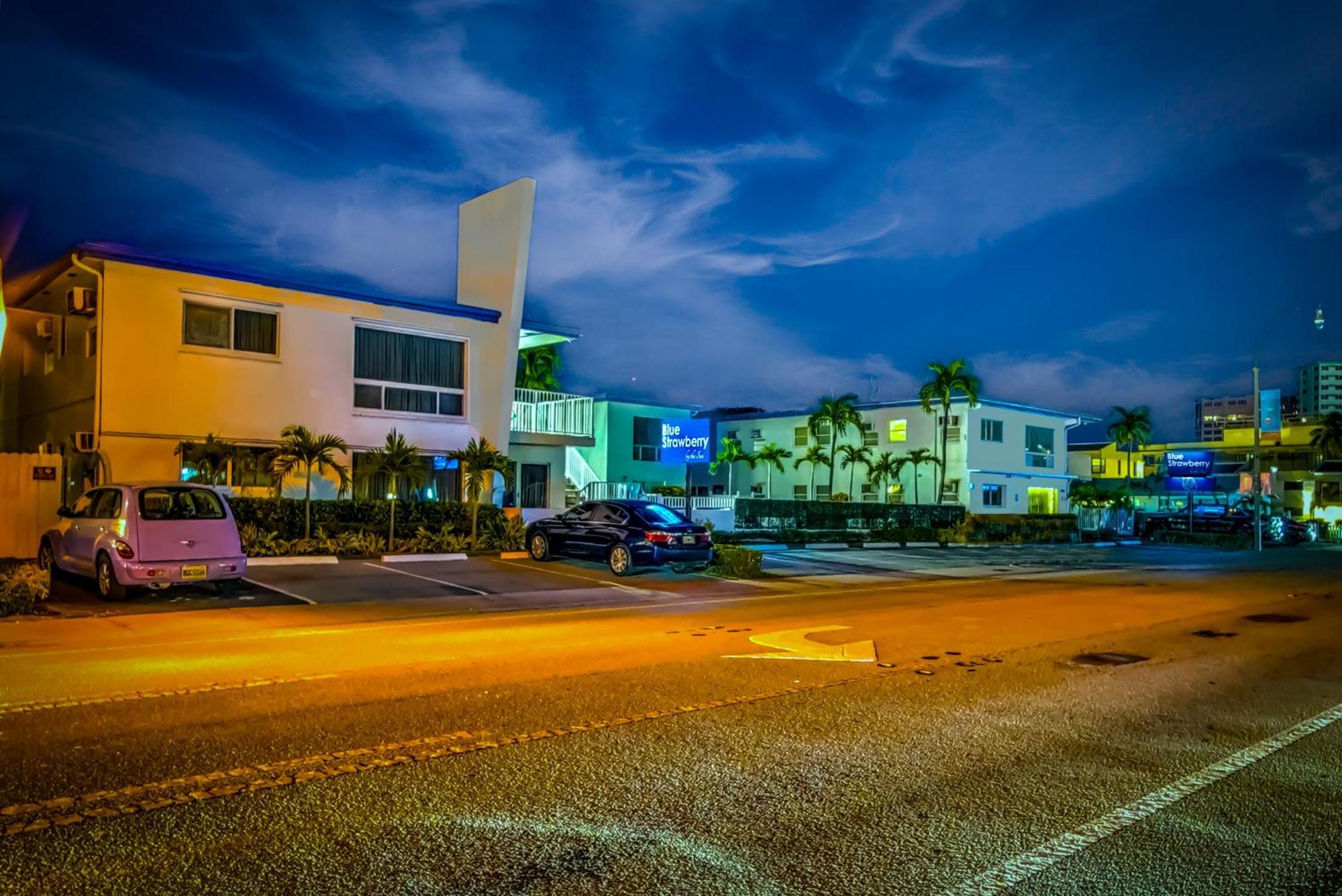 Blue Strawberry By The Sea Hotel Lauderdale-by-the-Sea Екстериор снимка